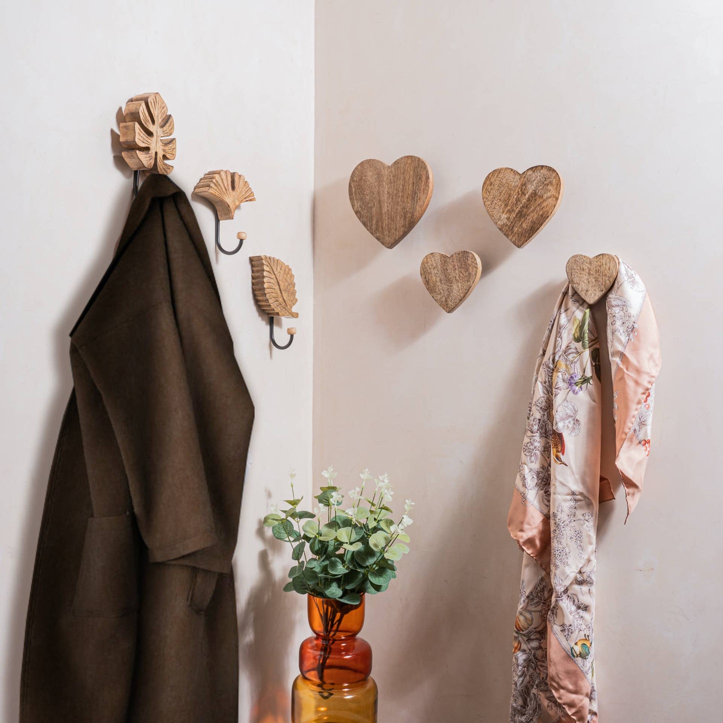 Heart wall hooks