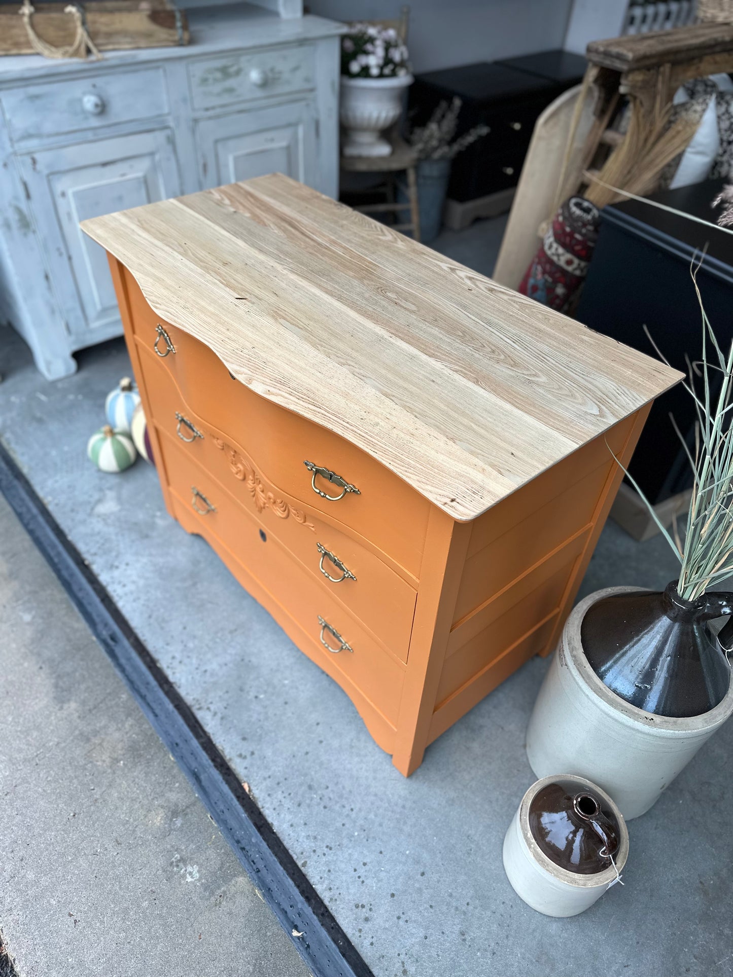 Tango Dresser