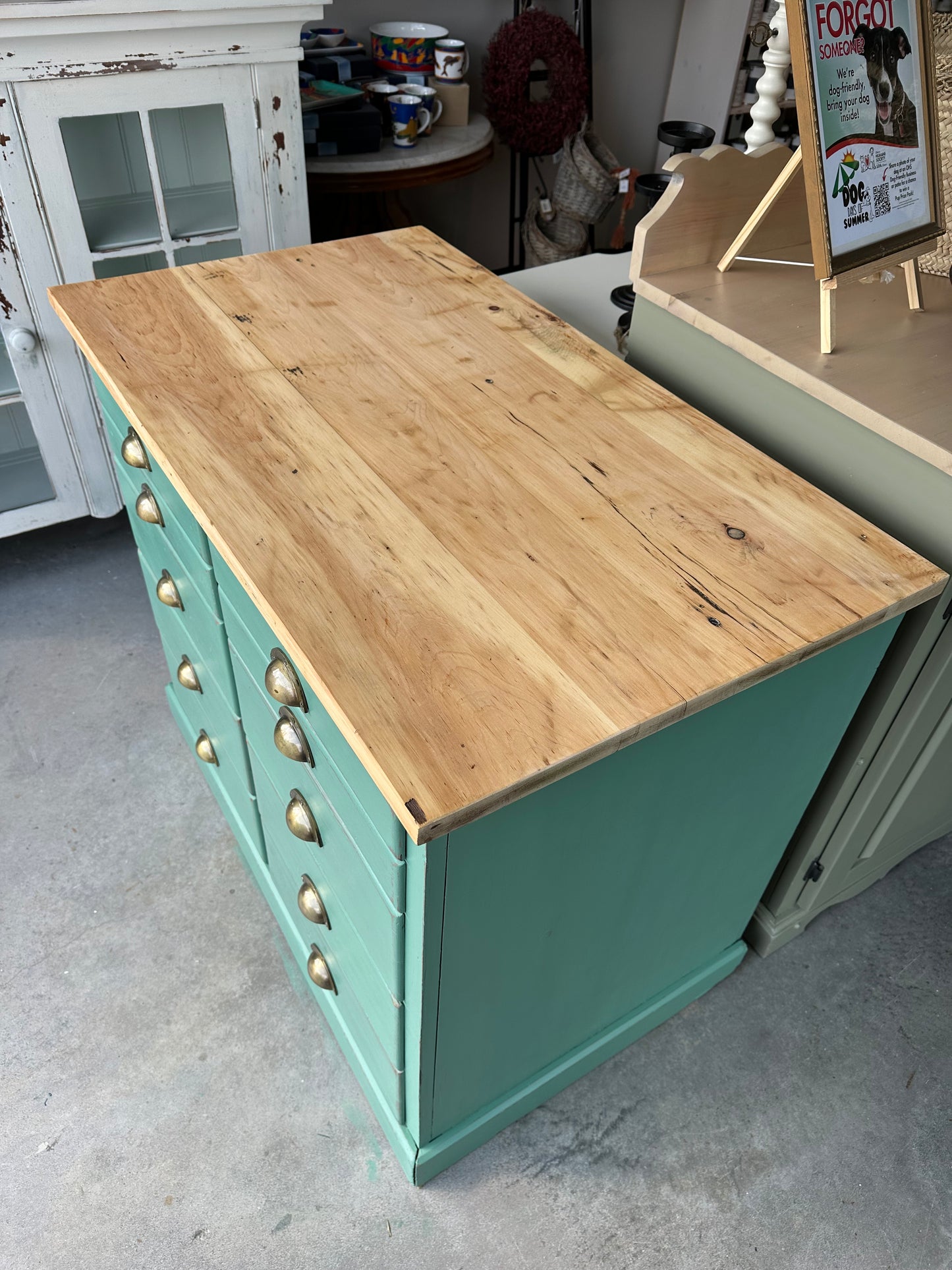 Multi drawer storage unit