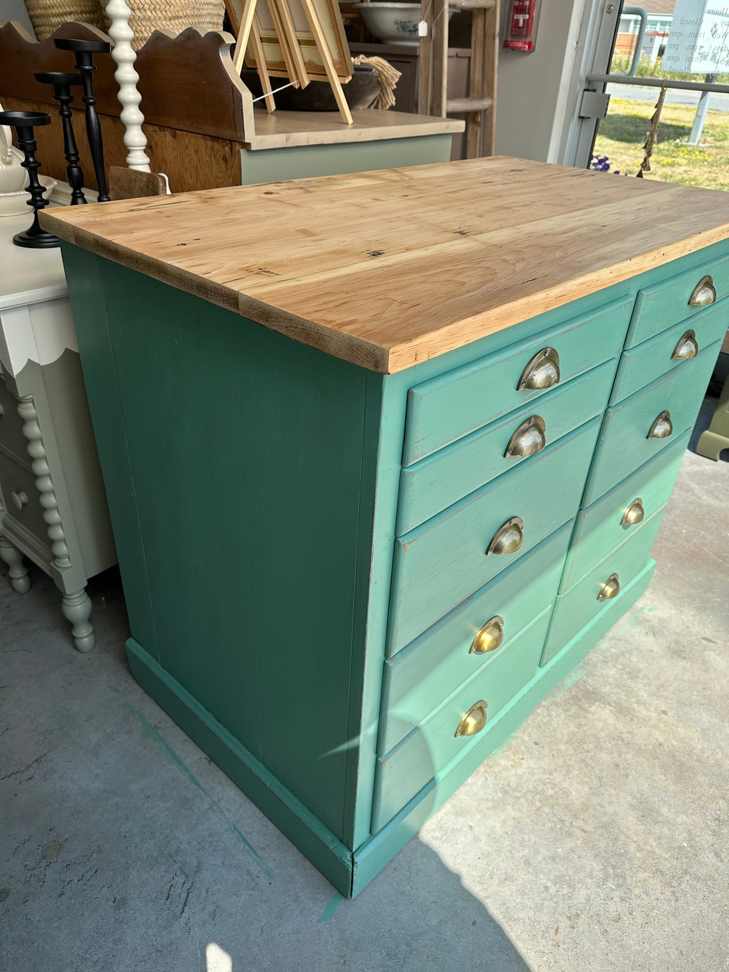 Multi drawer storage unit