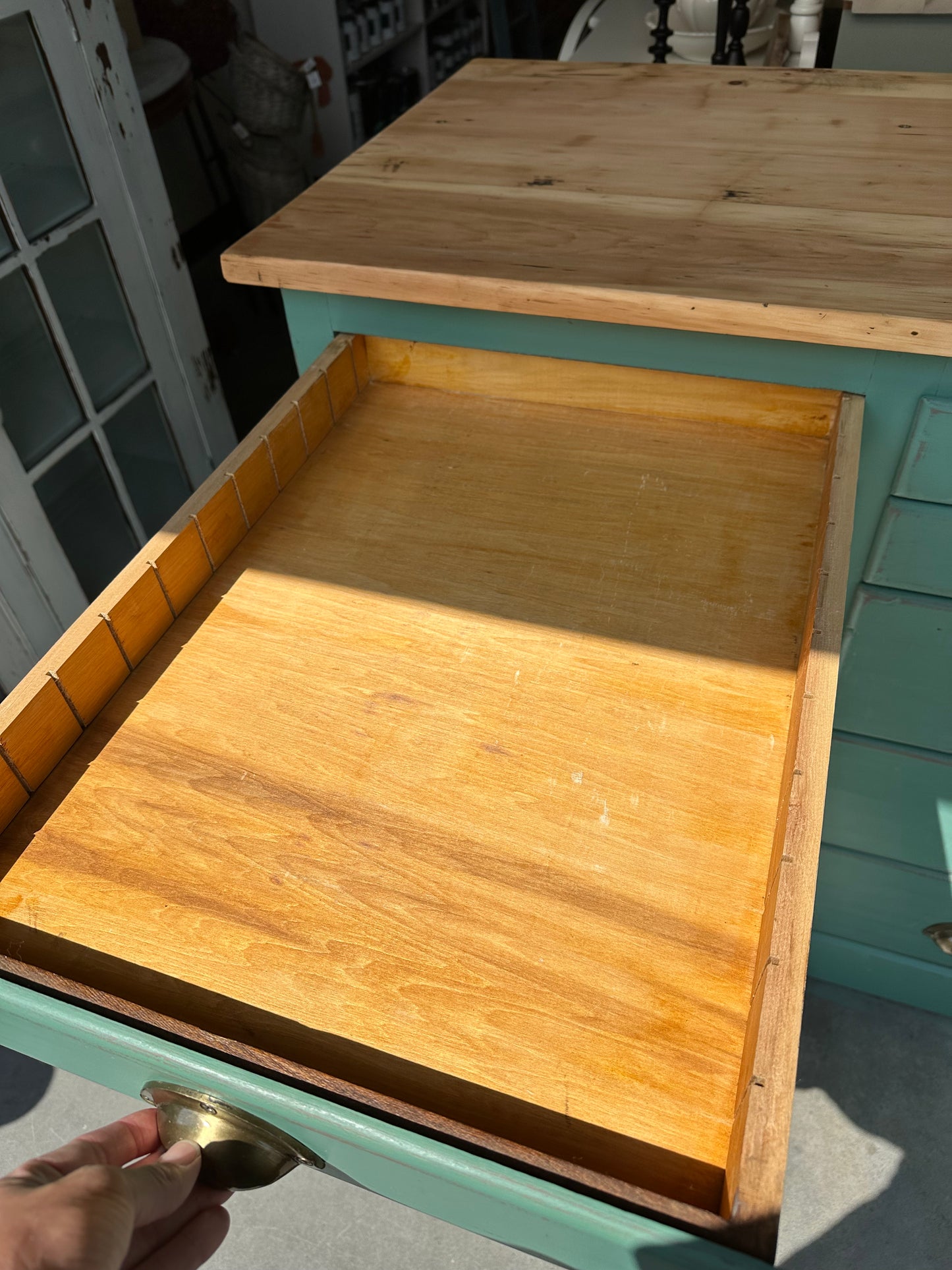 Multi drawer storage unit