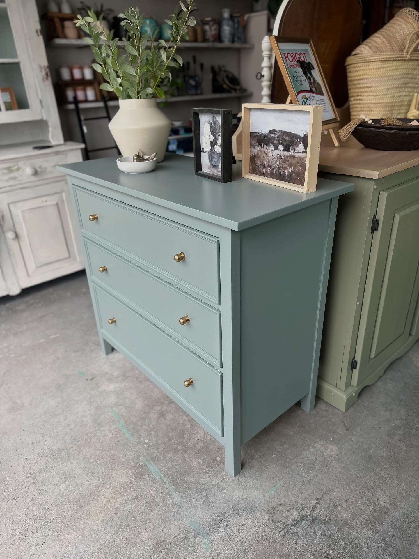 Earthen Ash Dresser