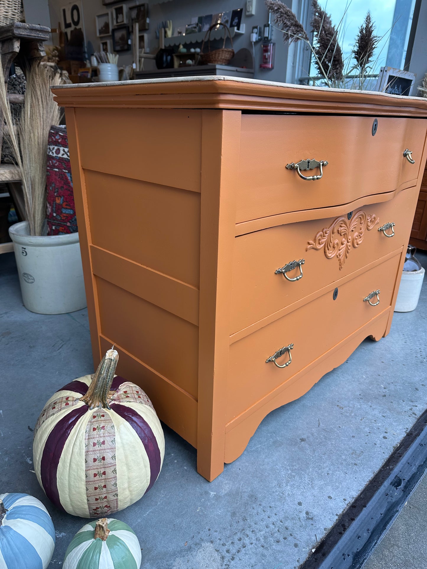 Tango Dresser