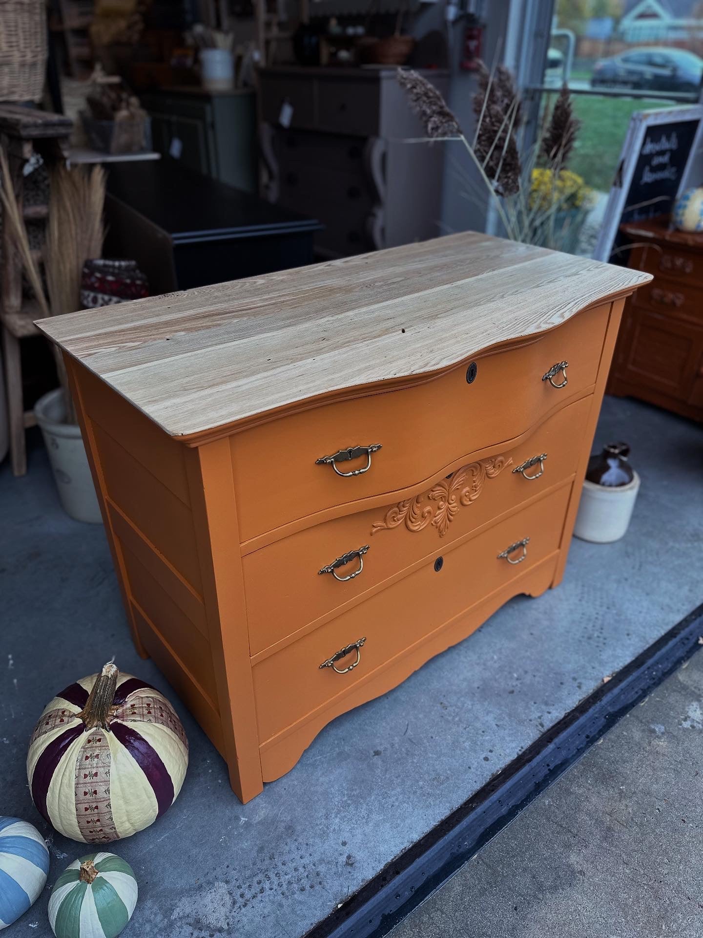 Tango Dresser