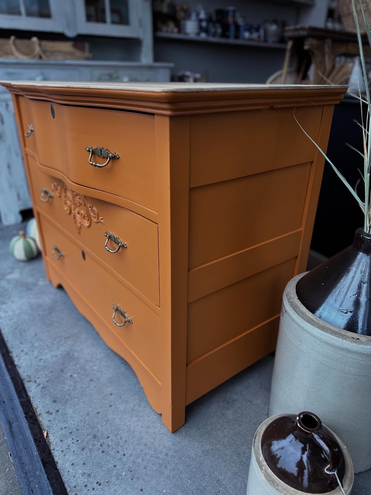 Tango Dresser