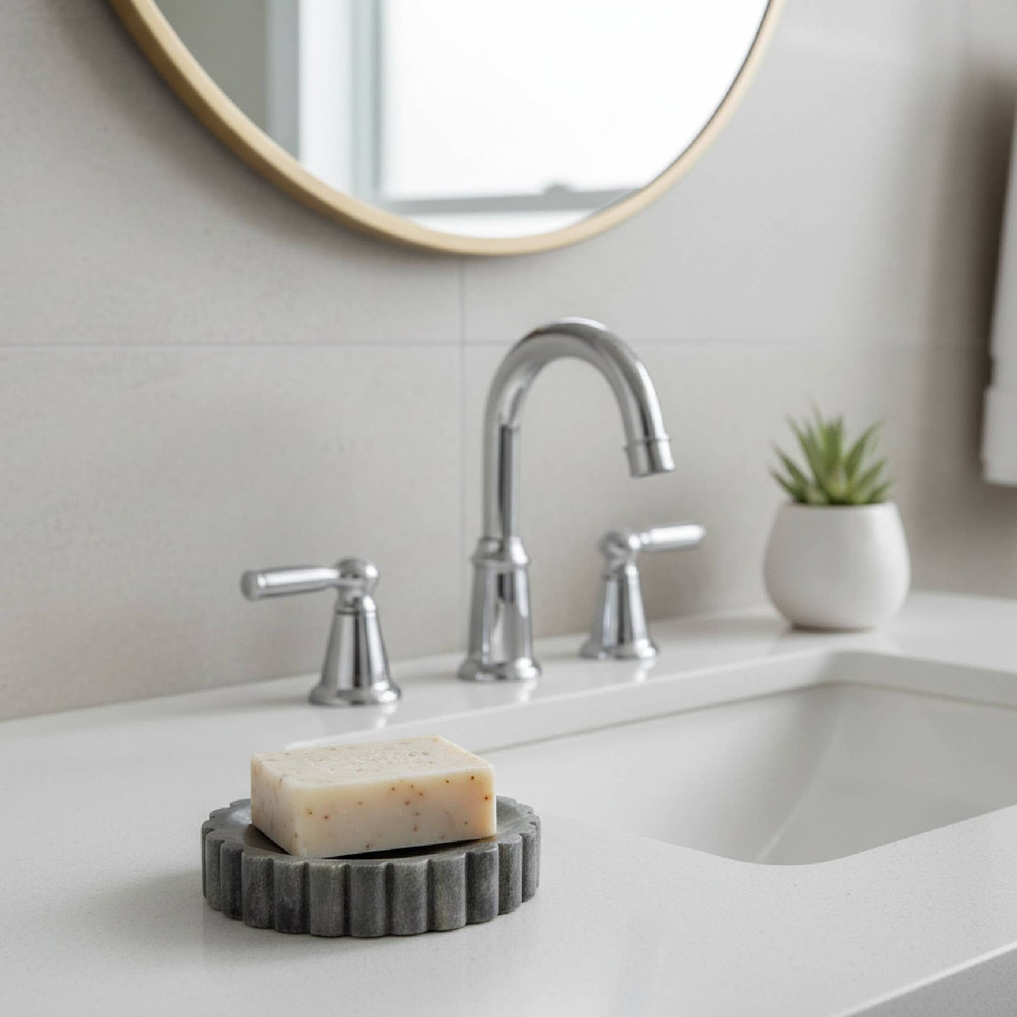 Ribbed Marble Dish