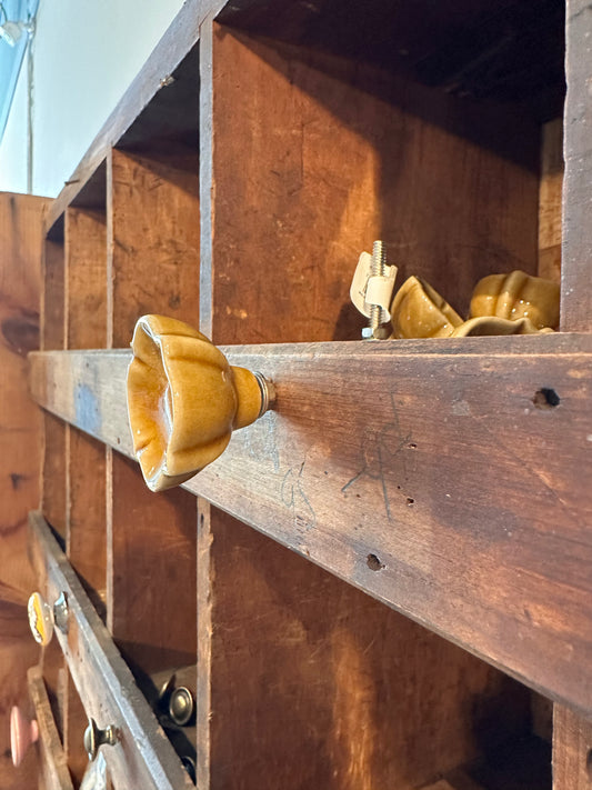 Arabesque Mustard Knob