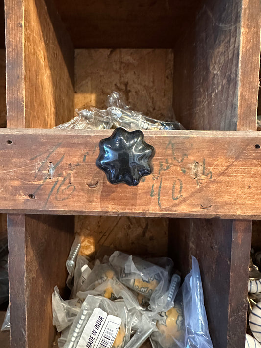Black Ceramic Scallop Knob