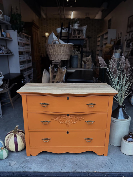 Tango Dresser